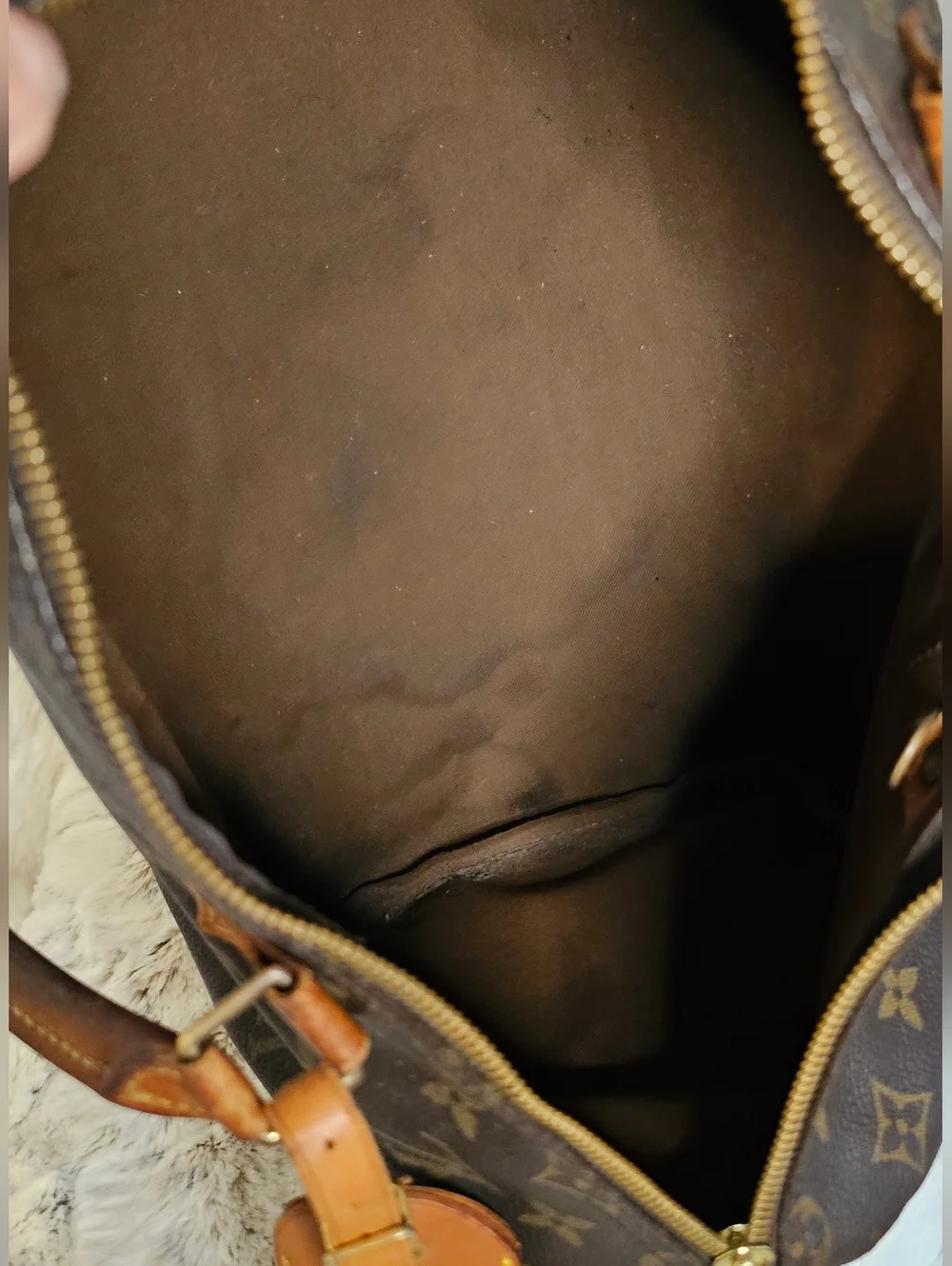 Louis Vuitton Monogram Canvas Speedy 35 - Picture 9 of 16